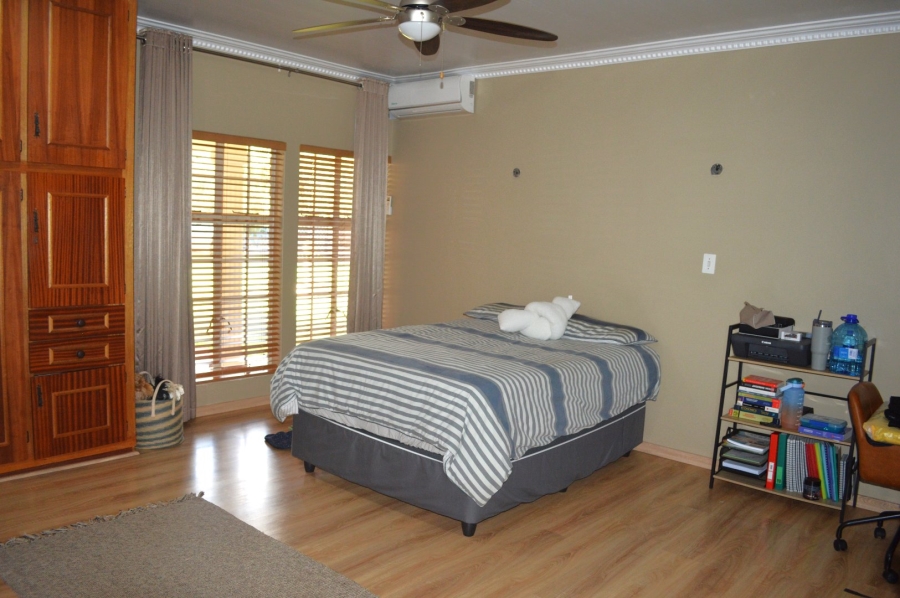 4 Bedroom Property for Sale in Flamwood North West